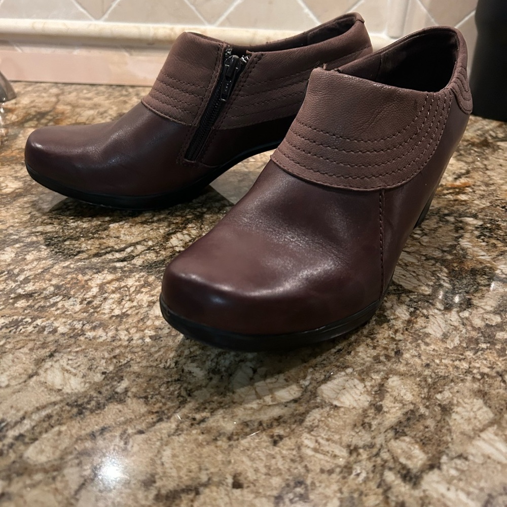 Clarks Dark Brown Leather two tone Ankle Booties Size 8